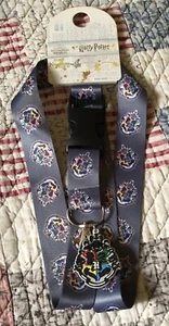 Wizarding World Harry Potter HOGWARTS Neck Lanyard Detachable Keychain ID Badge - Picture 1 of 2