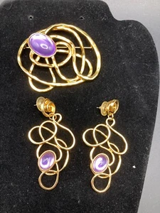 Avon Golden Web Brooch Pin & Dangle Earrings Gold Tone with Purple Stone - Picture 1 of 10