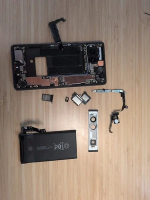 Pixel 7a repuestos y batería nueva OEM Foto 1 de 4