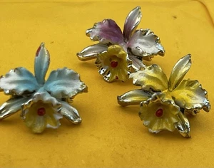 Set Of 3 Antique Floral Pins/Brooches Gold Tone Enamel Painted - Picture 1 of 5