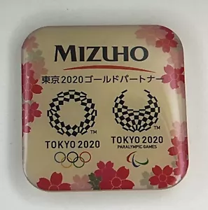 Spilla sponsor olimpica di Tokyo 2020 ~ Mizuho ~ doppio logo ~ paralimpico - Foto 1 di 7