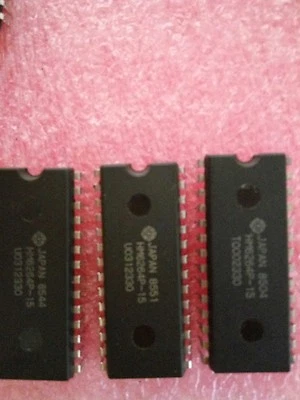 2x Hitachi HM6264P-12/15 - CMOS STATIC RAM - Image 1 of 4
