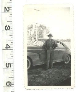 1940's FACTORY WORKER TRADESMAN CLASSIC CAR LUNCH BOX EMPLOYEE BADGE CIGARETTE - Picture 1 of 2
