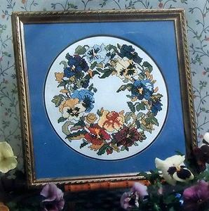 * Vintage Better Homes Cross Stitch Kit PANSY WREATH 10X10 1985 Laura Holtorf - Picture 1 of 3