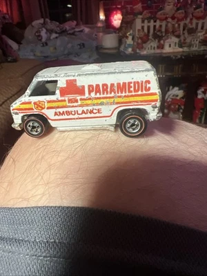 1974 Hot Wheels ORIGINAL vintage Redline Ambulância Paramédica - Supervan Branco - Imagem 1 de 4