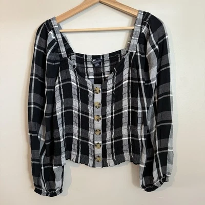 Top American Eagle blanco y negro fuera del hombro talla grande Foto 1 de 4