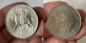 2 Vintage Commemorative Coins Elizabeth II Silver Jubilee Philip Wedding 1972-77 - Picture 1 of 5