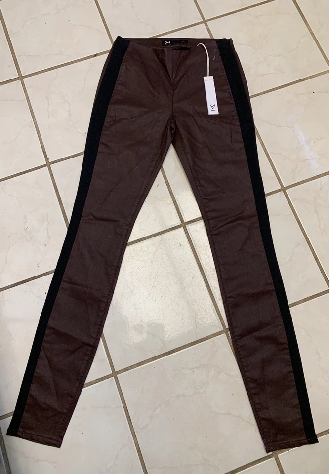 3x1 W2 ¡NUEVO CON ETIQUETAS! Pantalones elásticos con cremallera lateral de cuero sintético borgoña con rayas de esmoquin talla 24  Foto 1 de 4