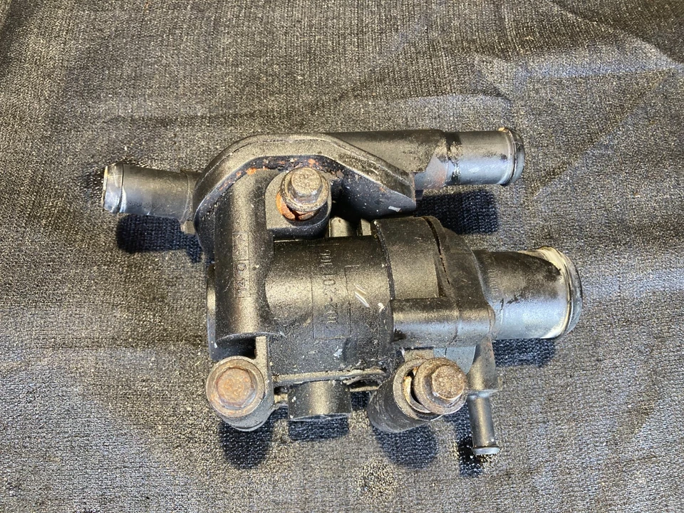 01-03 Ford Escort DOHC Zetec 2.0L Termostato Carcasa y pernos Foto 1 de 4