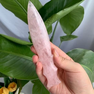 82g Rose Quartz Dagger Knife Carving Stone Crystal Art Spiritual Energy Decor - Imagen 1 de 6