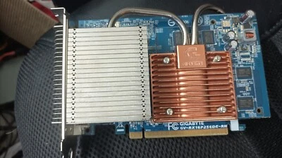 GIGABYTE ATi Radeon X1600 XT 256MB / PCIe - Image 1 of 4