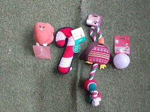 *Outward Hound Tough Candy Cane, Squeaky Turkey, Snowball & Robin Ball Throw - Picture 1 of 5