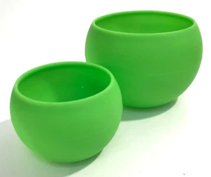 Juego de 2 cuencos blandos de Guyot Designs verdes nuevos en caja - Imagen 1 de 6