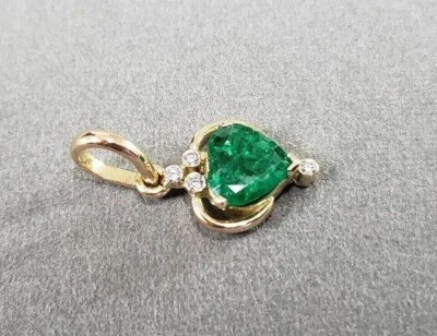 Colgante corona mujer esmeralda talla corazón de 2 quilates enchapado en oro amarillo de 14 k Foto 1 de 4