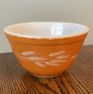 Pyrex Autumn Harvest Wheat #401 Mixing Bowl Vintage Orange 1.5 Pint USA - Picture 1 of 12