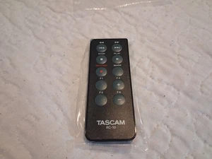 Tascam RC-10 Wired/Wireless Remote - Picture 1 of 7