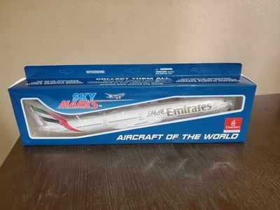 Skymarks Models Emirates Boeing 777-300ERSKR727 1/200 Scale - Image 1 of 4