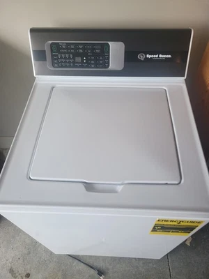 Lavadora comercial Speed Queen de alta resistencia Foto 1 de 3