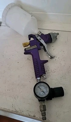 Pistola pulverizadora alimentada por gravedad de baja presión de alto volumen 20 oz 50-70 PSI 47016/regulador  Foto 1 de 4