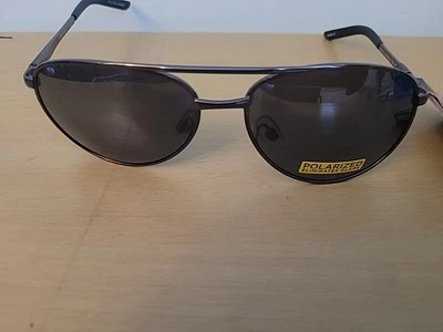 Очки солнцезащитные поляризованные Foster Grant Max Block 100% защита от ультрафиолета UVA K12 с темными линзами - Изображение 1 из 4