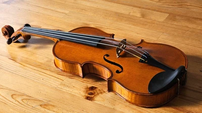 Mirecourt Violin 1/2 and bow - beautiful flamed in good condition French violon - Image 1 of 4