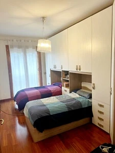 cameretta a ponte con 2 letti contenitori singoli. - Foto 1 di 8