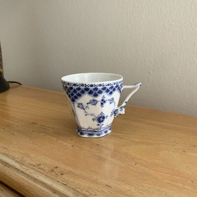 皇家哥本哈根蓝色凹槽全花边杯 1036 带 Gargoyle 1923 年之前 * * 里面芯片 * * — 第 1/4 张图片