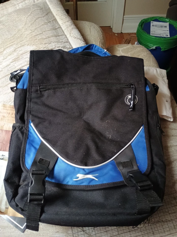 Slazenger Deporte Vertical Compu-Messenger Mochila Escuela Computadora Foto 1 de 4