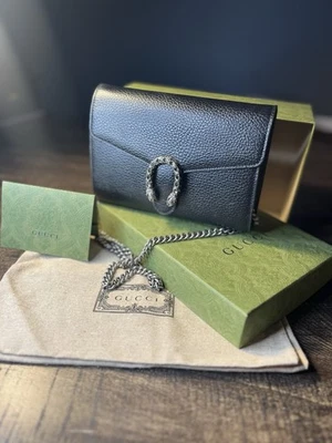 Cartera Gucci Dionysus con cadena, cuero negro, 8”W x 5”H x 2”D  Foto 1 de 4