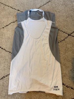 Camisa McDavid Hexagonal Sin Mangas Esternón Almohadilla en el Pecho Blanca Gris Para Hombres Grande Deportes Foto 1 de 3