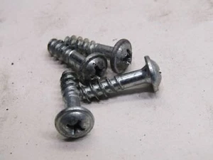 Vauxhall Opel Corsa C 00-06 SXI OS Luz Trasera Derecha Soporte Placa Tornillos - Imagen 1 de 3