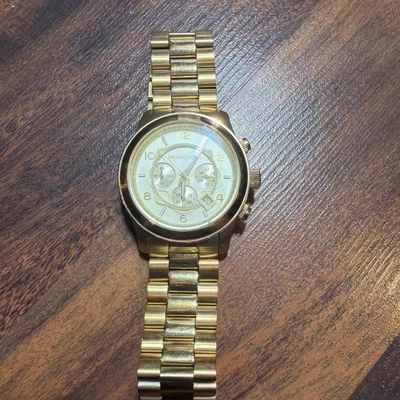 Reloj Michael Kors Runway dorado Foto 1 de 3