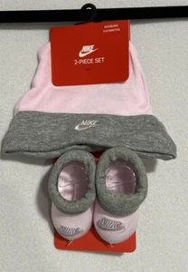Brandneu Nike Neugeborene 2 Stück & 3 Stück 0-6 Monate Set Paket  - Bild 1 von 2
