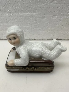 Peint Main Limoges Baratija Snowbaby Niño En Trineo Limoges Caja. Raro - Imagen 1 de 10