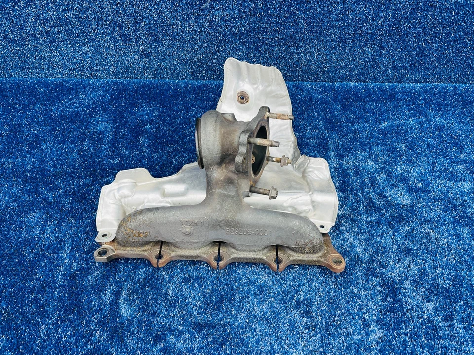 Оригинальный выпускной коллектор 2016–2019 Buick Cascada с теплозащитным экраном 555590435 - Изображение 1 из 4