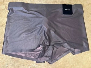 Neu mit Etikett Spanx® Spanxshape Sheer Control Boyshort grau grau Höschen Medium - Bild 1 von 2