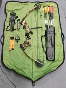 PSE Triton Bow, Complete Setup, EUC, 29" Draw, 70 Lbs Max, W/Arrows & Soft Case - Picture 1 of 24