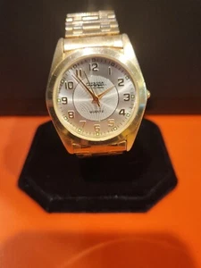Vintage PRESTIGE BY WALTHAM WRISTWATCH Quartz (PARTS OR REPAIR) - Picture 1 of 5
