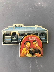   Arjon Coca-Cola Refrigerator Magnet - 50s Couple with Diner  - Picture 1 of 2