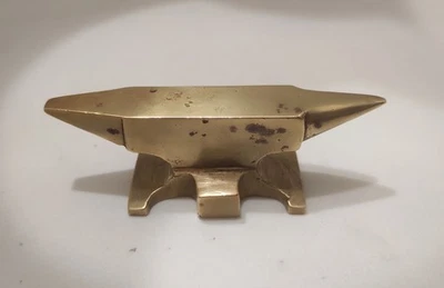 Ancienne petite enclume en laiton pour bijoutier orfevre ( presse papier ) - Photo 1/4