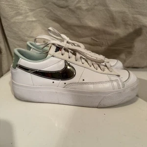 Nike Blazer Low Platform DQ7654-100 White Casual Shoes Sneakers Women's Size 7 - Picture 1 of 8