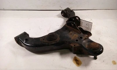 Brazo de control inferior derecho pasajero delantero Nissan NV 1500 12-19 Foto 1 de 4