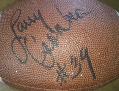 拉里·克森卡和保罗·沃菲尔德签名足球带其他,球状况粗糙 — 第 1/4 张图片
