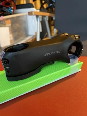 Vástago Syncros RR 2.0 100 mm longitud 31,8 mm abrazadera 1 1/4 pulgada dirección aluminio negro Foto 1 de 3