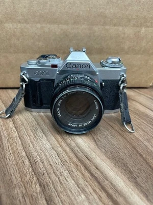 Canon AV-1 con lente Canon Foto 1 de 4