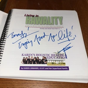 LIVING IN RAWALITY: A RECIPE BOOK FOR THE LIVING AND Dead Karen Urbanek - Imagen 1 de 5