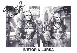 Foto autógrafa de Star Trek 8x10 B'Etor/G Walsh & Lursa/B March (LHAU-991) - Imagen 1 de 1