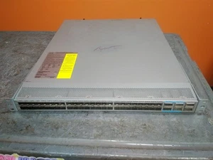 Conmutador Ethernet doble fuente de alimentación Cisco Nexus N9K-C92160YC-X 48 puertos 10G SFP - Imagen 1 de 9