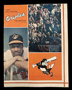 1967 Baltimore Orioles Official Baseball Yearbook - Frank Robinson cover - EX