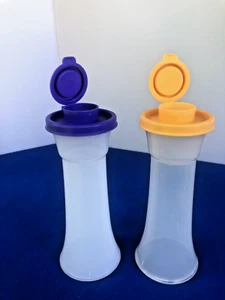 Salero y pimentero semitransparente reloj de arena Tupperware vintage de 6" con tapas - Imagen 1 de 5